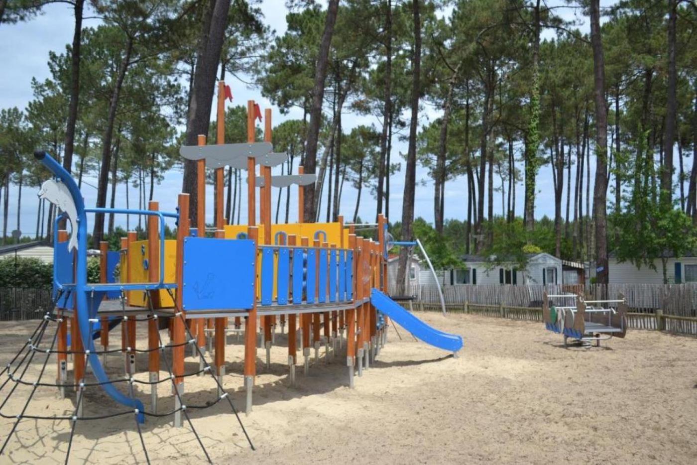 Sbvacances Tout Confort 2Ch Et 1Sdb, Environnement Calme Et Verdoyant Dans Camping 4 Etoiles Saint-Julien-en-Born Exterior foto
